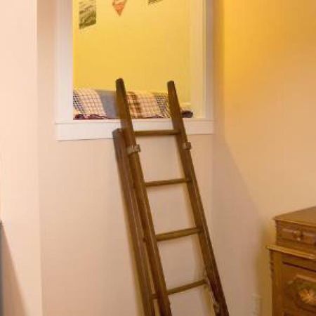 Riley'S Railhouse Bed & Breakfast Честертон Номер фото